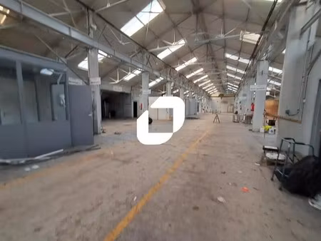 location local d'activités 1 240 m²