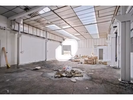 location local d'activités 900 m²