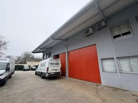 location entrepôt 385 m²