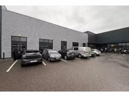location commerce 850 m²