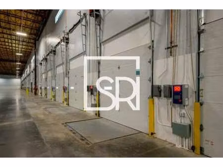 location entrepôt 227 m²