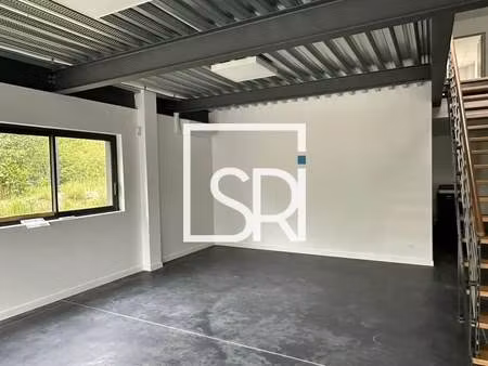 location entrepôt 695 m²