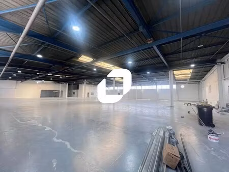 location local d'activités 2 300 m²