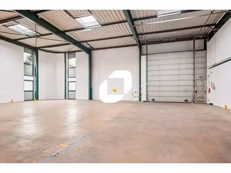 location entrepôt 734 m²