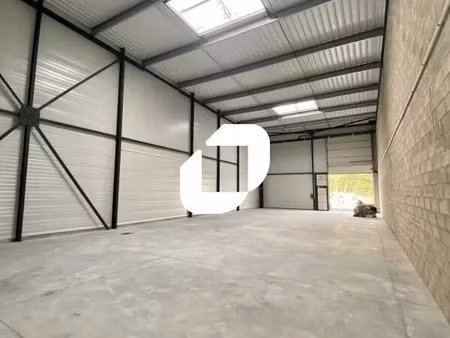 location local d'activités 417 m²