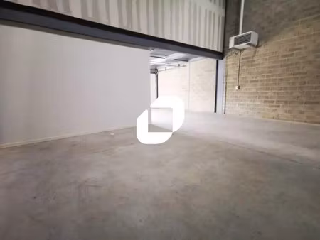 location local d'activités 70 m² à 200 m²