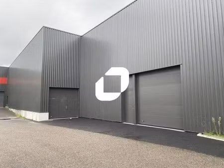 location local d'activités 211 m² à 505 m²