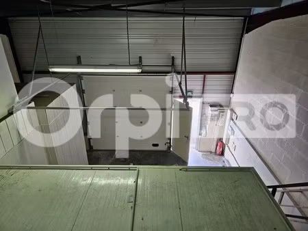 location local d'activités 137 m²