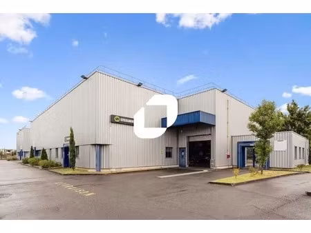 location local d'activités 660 m²