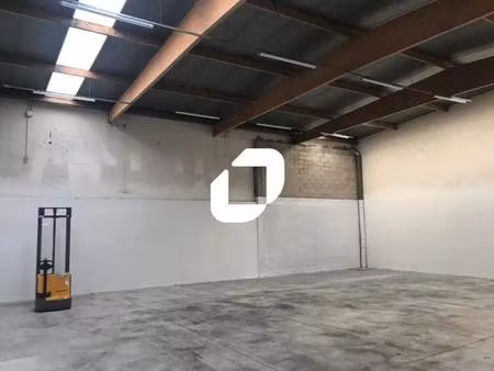 location local d'activités 387 m² à 1 620 m²