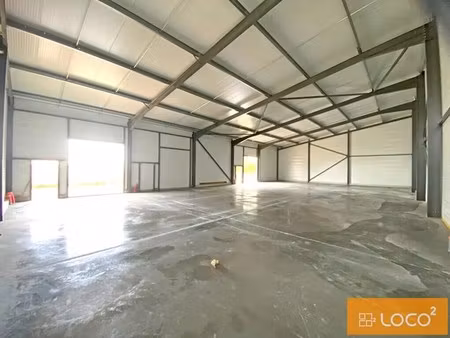 location local d'activités 610 m²