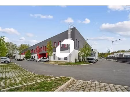 location local d'activités 103 m² à 450 m²