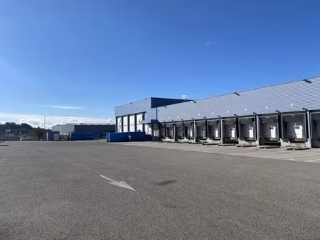 location local d'activités 1 034 m²