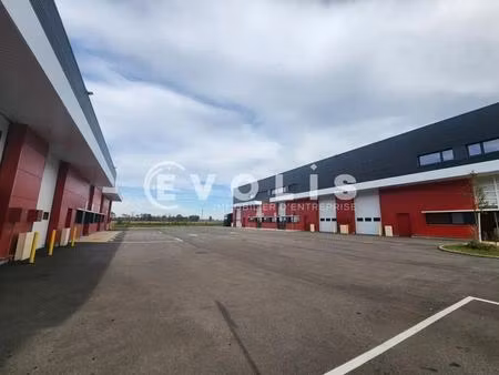 location local d'activités 552 m² à 4 647 m²