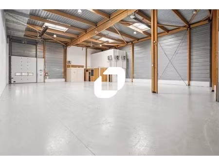 location local d’activités le bourget 93350 902m²