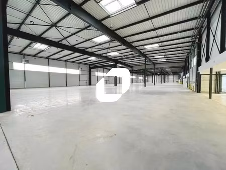 location local d'activités 1 251 m²