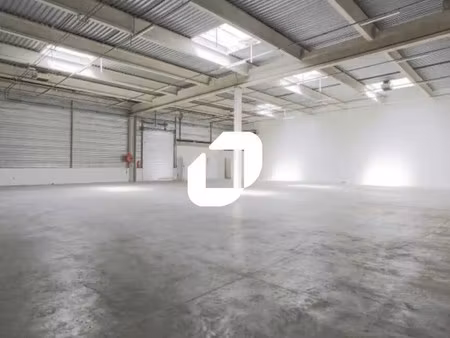 location local d'activités 474 m²