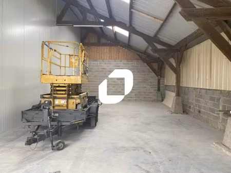 location local d'activités 120 m²