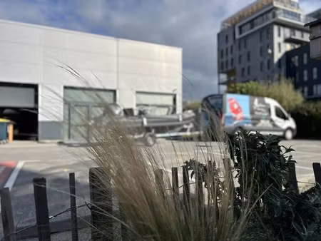 location local d'activités 540 m²