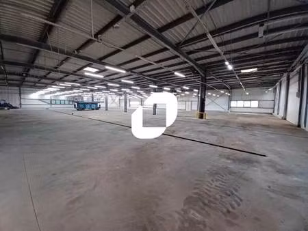 location local d'activités 400 m² à 2 170 m²