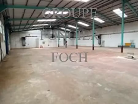 location local d'activités 2 350 m²