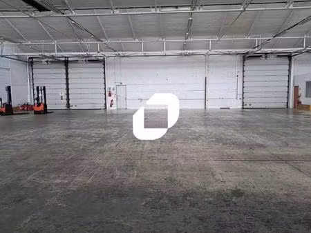 location local d'activités 820 m² à 2 008 m²