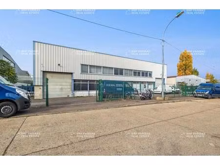 location local d'activités 2 233 m²