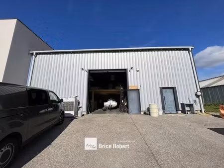 location local d'activités 330 m²