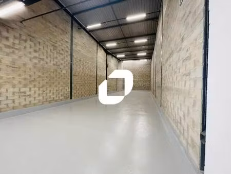 location local d'activités 220 m² à 4 250 m²