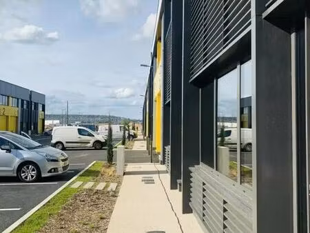location local d’activités poissy 78300 275m²