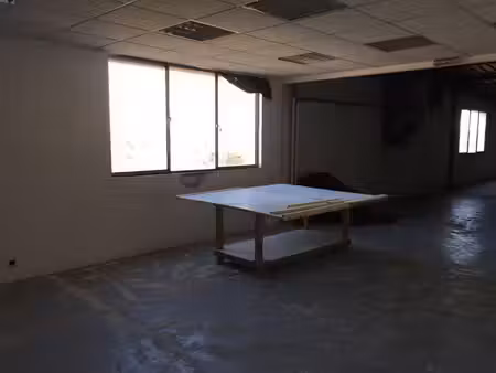 location entrepôt 239m²