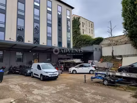 location local d’activités 501m²