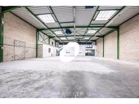 location local d'activités 606 m² à 3 590 m²