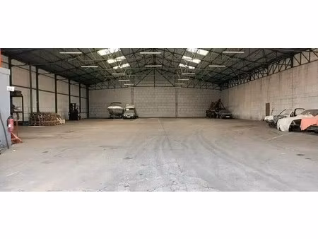 location local d'activités 1 214 m²
