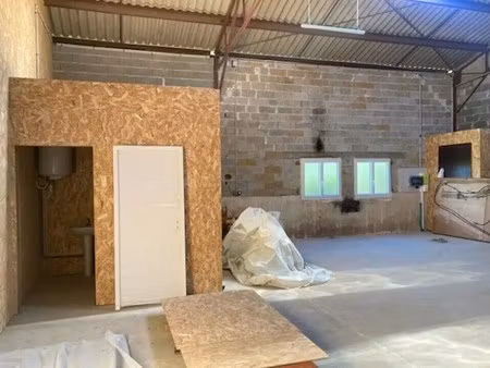 location local d'activités 120 m² à 180 m²