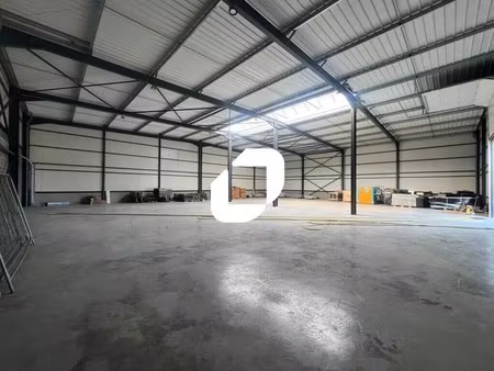 location local d'activités 960 m²