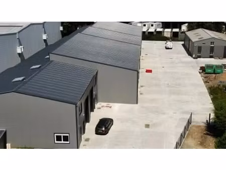 location local d'activités 169 m² à 1 044 m²