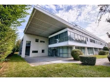 location local d'activités 3 384 m²