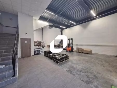 location local d'activités 282 m²