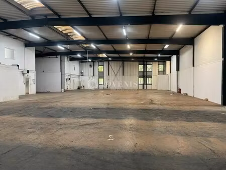 location local d'activités 1 097 m²