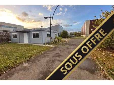 location bureaux 84 m²