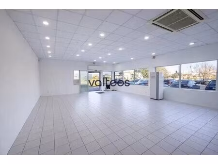 location commerce 160 m²
