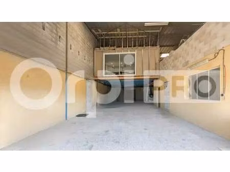 location local d'activités 200 m²