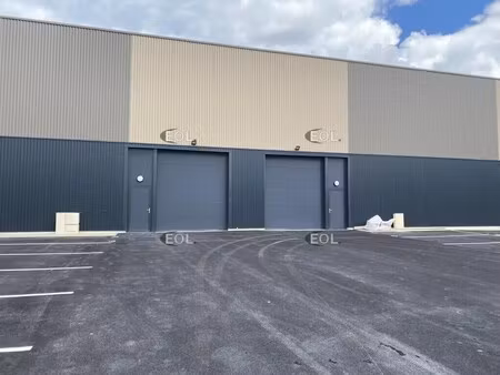 location local d'activités 374 m²