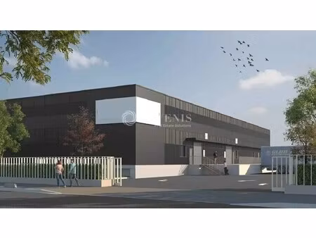 location local d'activités 664 m²