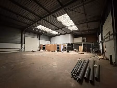 location local d'activités 650 m²