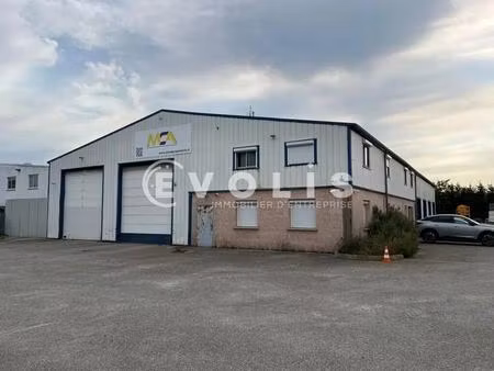 location local d'activités 840 m²