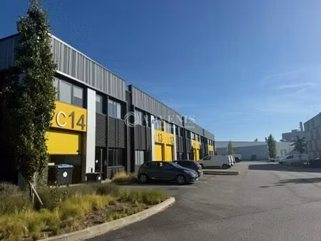 location local d'activités 148 m² à 423 m²