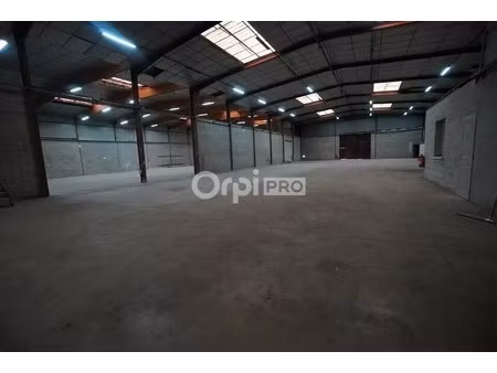 location local d'activités 2 160 m²