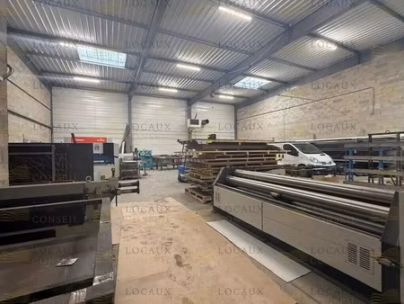 location local d'activités 540 m²